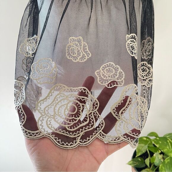 Anna Sui black Mesh embroidered ruffle top size 8 preowned RARE cottagecore - Picture 8 of 9